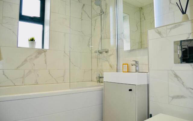 Beautiful Brand New Apartment near the BEACH