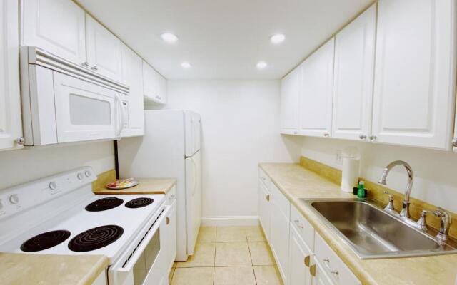 Bayview Regency Apartments By Lowkl