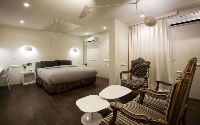 Nineth Hotel