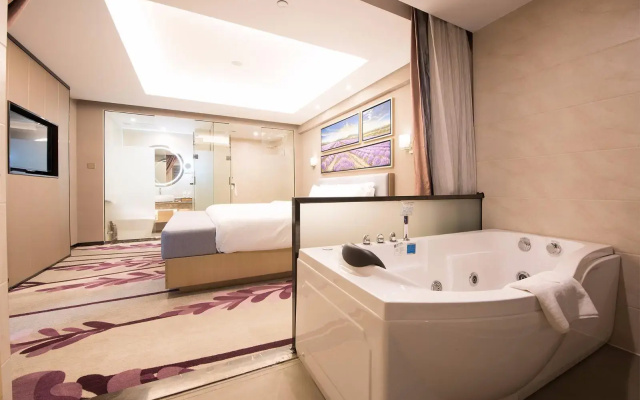 Lavande Hotel Heyuan Wanlongcheng