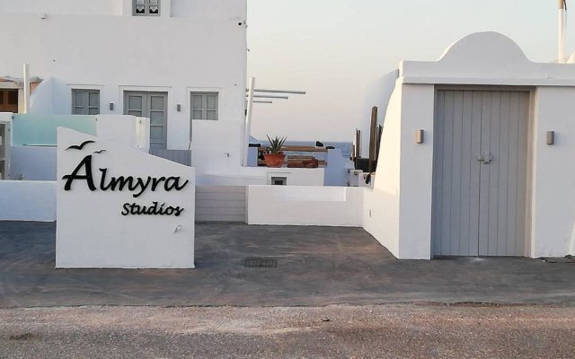 Almyra Oia Suites