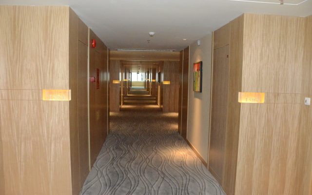 Guangzhou Pearl River International Hotel （Yijing Lu Metro Station）