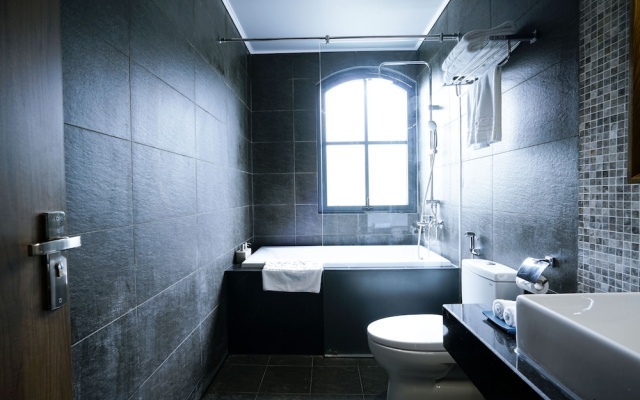 1925 Ha Long Hotel – Bathroom – Ha Long