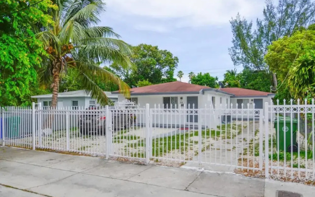 Beautiful 3 Bedroom House In Miami