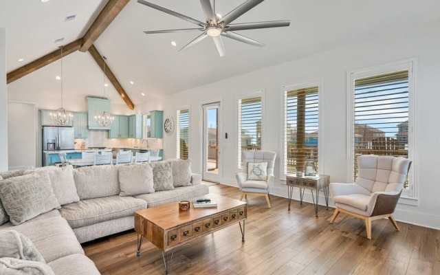 Tidewater 4 Bedroom Home by RedAwning