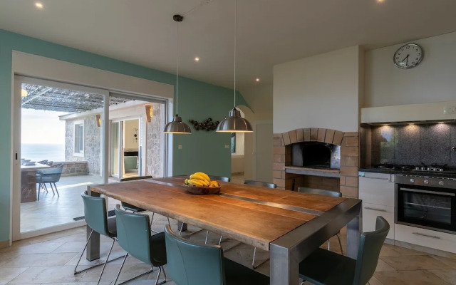 Stone Houses Dingač