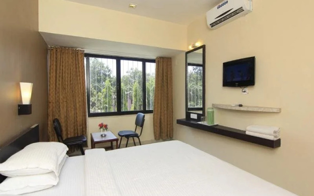 OYO Premium Lonavala Old Highway
