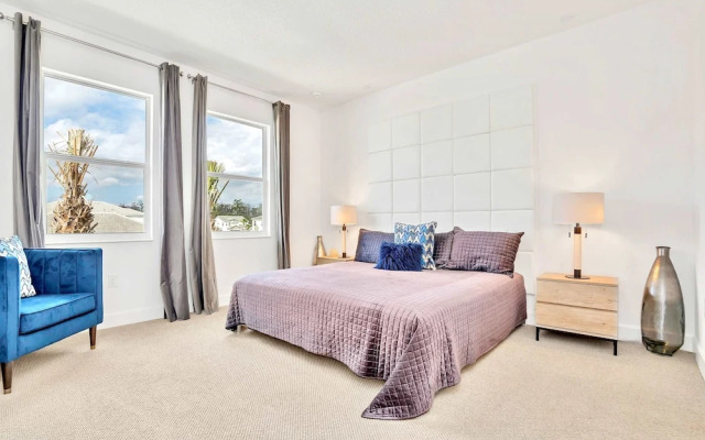 Upstay - Movie Mansion w Cinema-pool Hot Tub-games