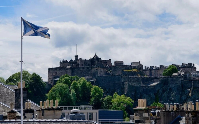 JOIVY Luxury George Street Apartments: Castle Suite
