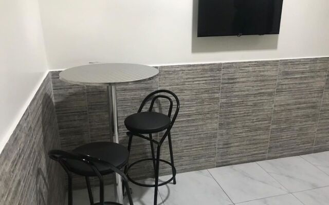 Hotel Caliente