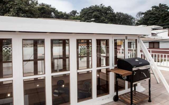 w Villa With Rooftop Terrace in Barranco