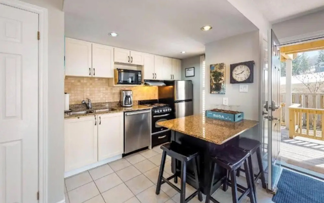 Steps to the Hill 1 Bedroom Wifi Crave TV