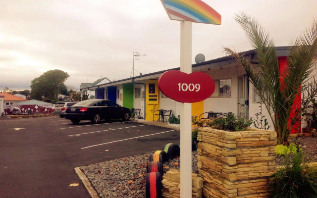 Rainbow Motel