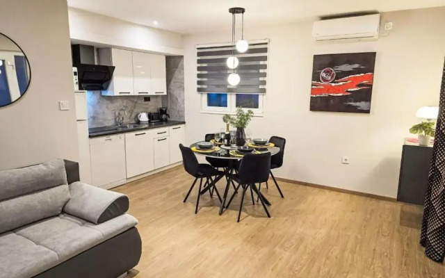 Charming Apartments Tome With Pool