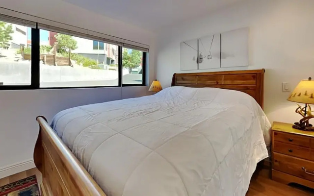 Spacious 2 BR Units at 1849 Condos With Free Pool, Parking & Wifi