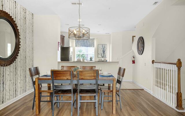Spacious Townhome W/patio & Garage! Sleeps10