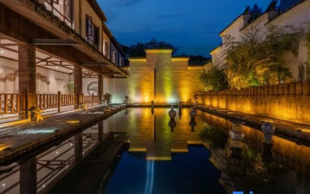 Taoshe Resort Hotel (People's Square Taoyangli Scenic Area Branch)