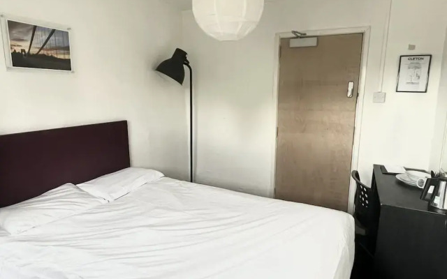 Westbourne Place Rooms - by Clifton Short Lets"