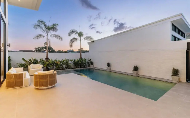New 4BR Pool Villa Modern Oasis V283