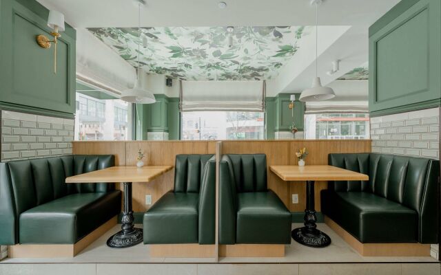 Hotel Fort Des Moines, Curio Collection by Hilton