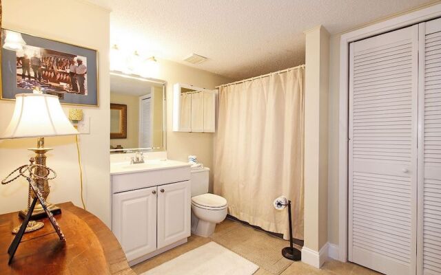 Shoreline 1106 Condo by RedAwning