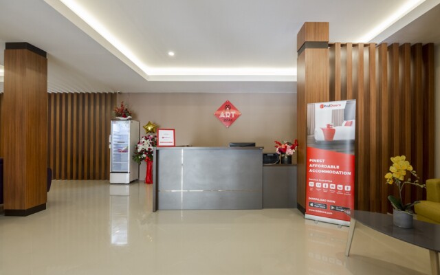 RedDoorz Plus near Ronggowarsito Museum Semarang