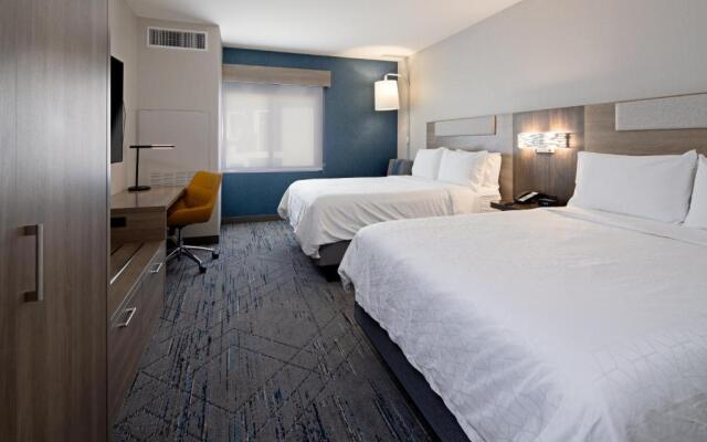 Holiday Inn Express & Suites Valencia - Santa Clarita by IHG