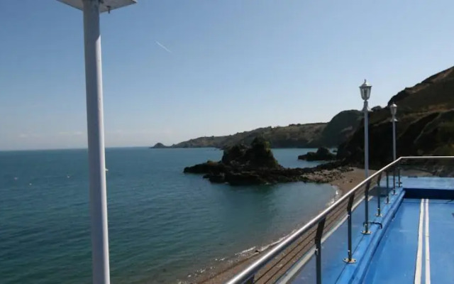 The Waters Edge Hotel