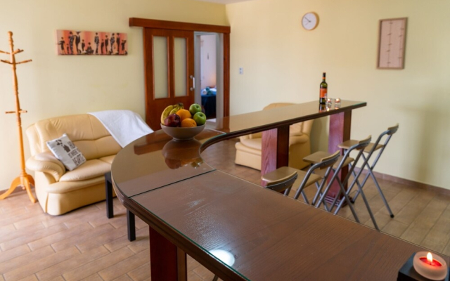 Gold Feathers Apartment By STAY BnB