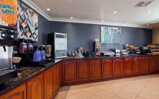 Best Western China Lake Inn