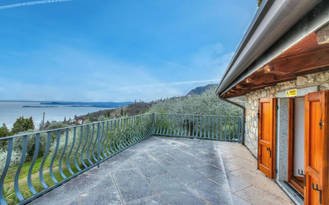 Villa Iris-lakeview & Shared Pool