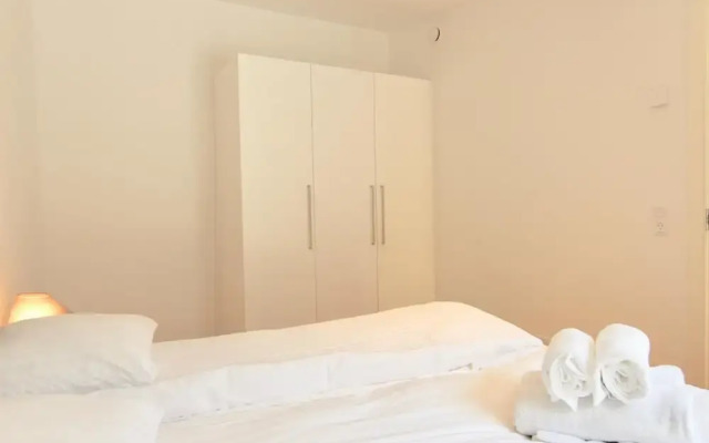 Private 1-bed Townhouse w Terraces