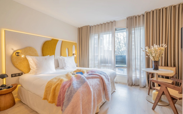 Yuna Porte Maillot - ApartHotel