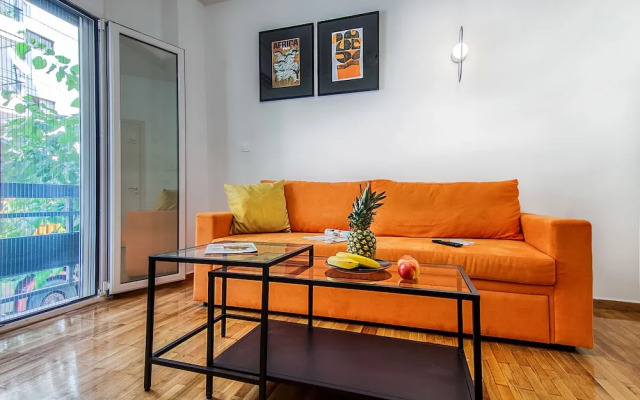 Modern and Stylish Renovated Flat, next to Metro