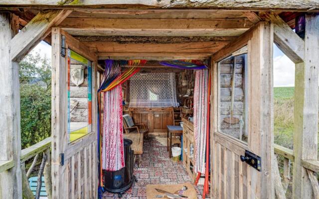 2x Double Bed - Glamping Wagon, Dalby Forest