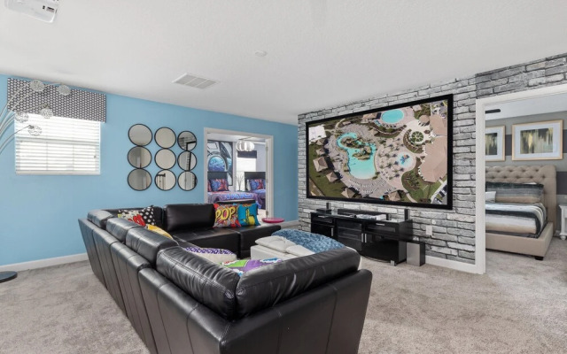 Luxe Champion's Gate Home w/ Pool, Spa, Gameroom