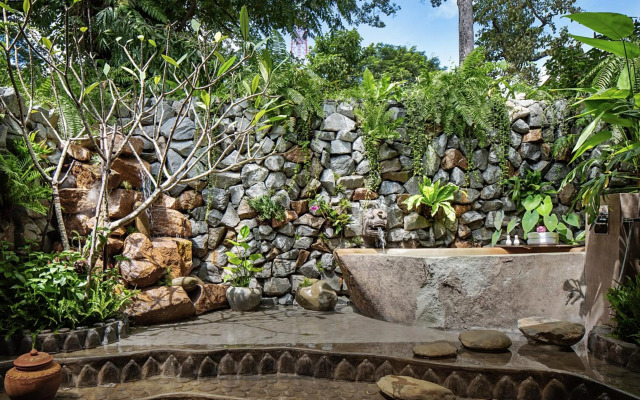 Lynnaya Urban River Resort