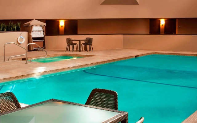 Sheraton Minneapolis West Hotel