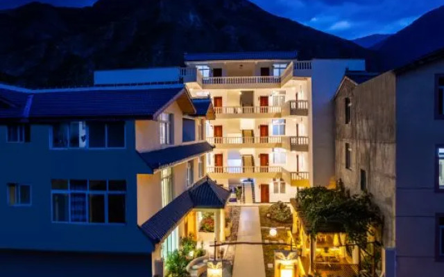 Jiuzaigou Huayujian Homestay