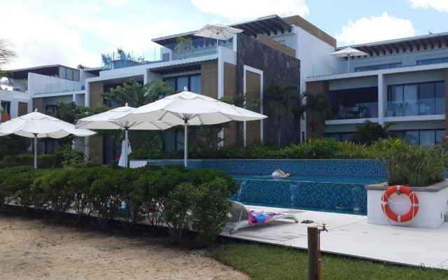 Villasun Seafront Apartment at Cap Ouest