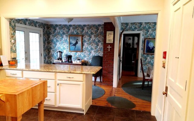 1860 House Inn and Vacation Rental Home