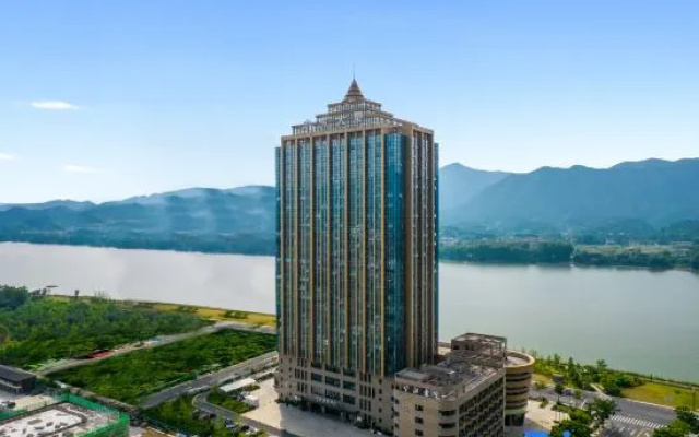 Tonglu Fuchun River Rosery Hotel