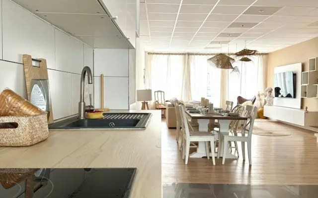 Spacious duplex in the center