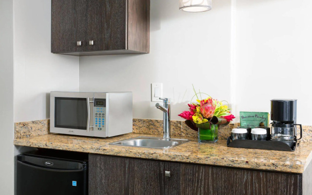 Courtyard by Marriott Waikiki Beach