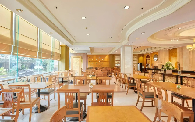 The Royal City Hotel