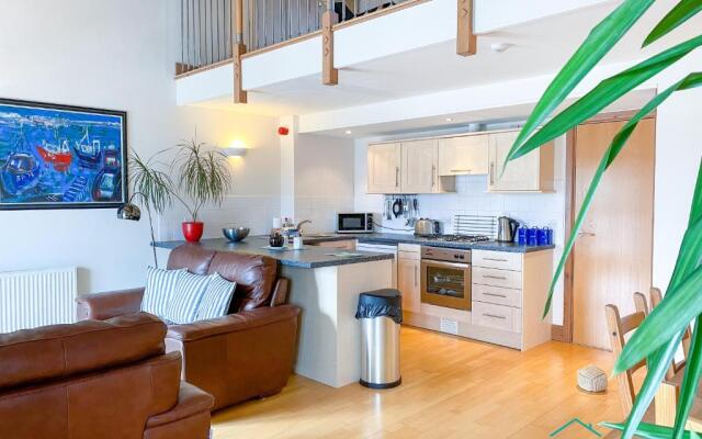 Vanguard House, Milford Marina