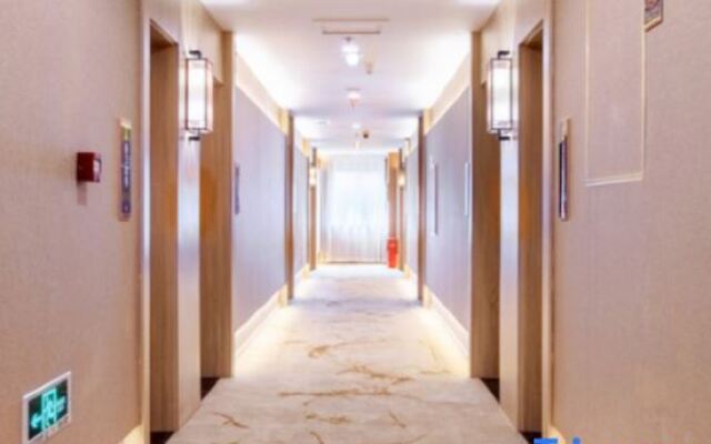 Super 8 Hotel (Beijing Changping Subway Station)