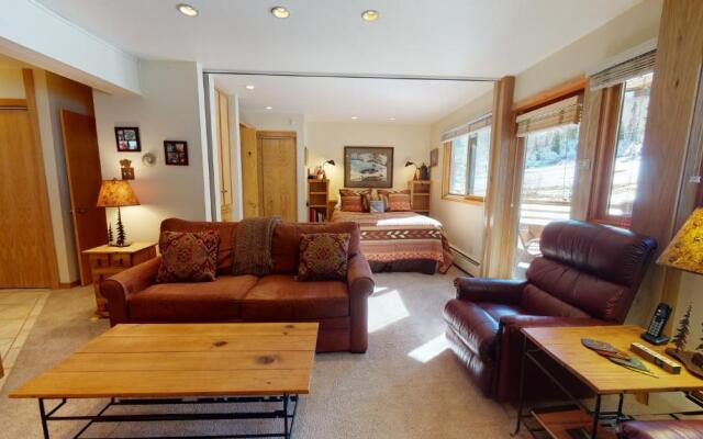 Laurelwood Condominiums Studio Premier Unit 408