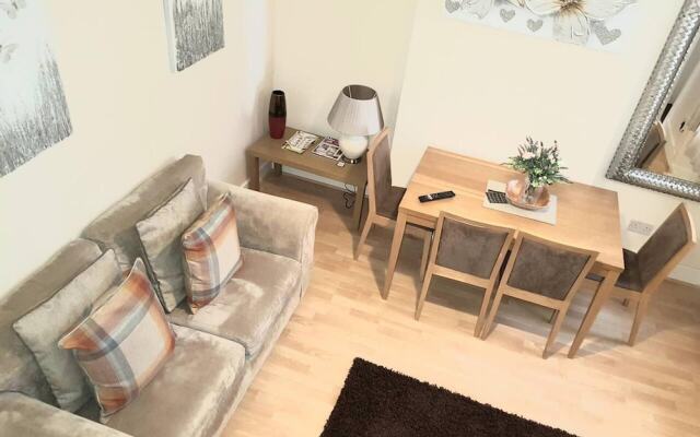 Cedar Villa - Inviting 5-bed House in Chatham-