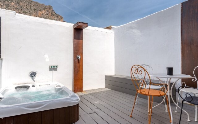 Quaint Vacation Apartment with Hot Tub & Hammam